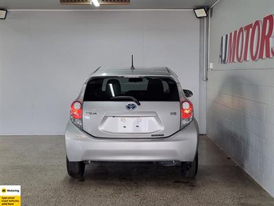 2012 Toyota Aqua - Thumbnail