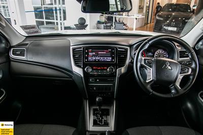 2022 Mitsubishi Triton - Thumbnail