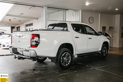 2022 Mitsubishi Triton - Thumbnail