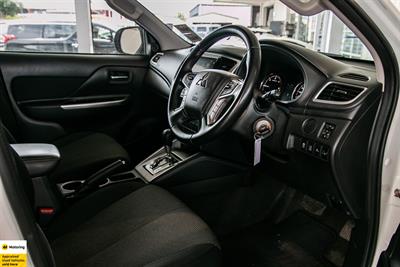 2022 Mitsubishi Triton - Thumbnail