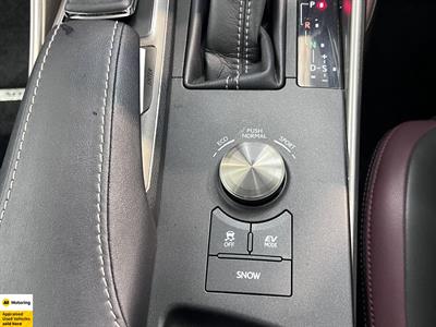 2017 Lexus IS 300h - Thumbnail