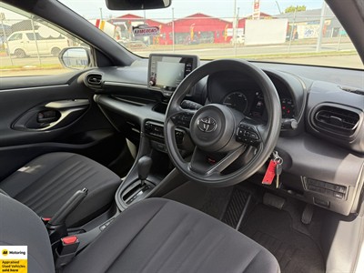 2020 Toyota Yaris - Thumbnail