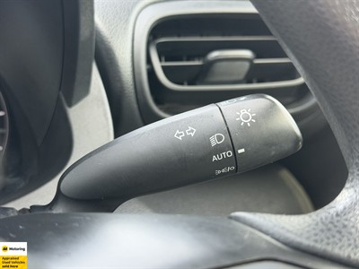 2020 Toyota Yaris - Thumbnail