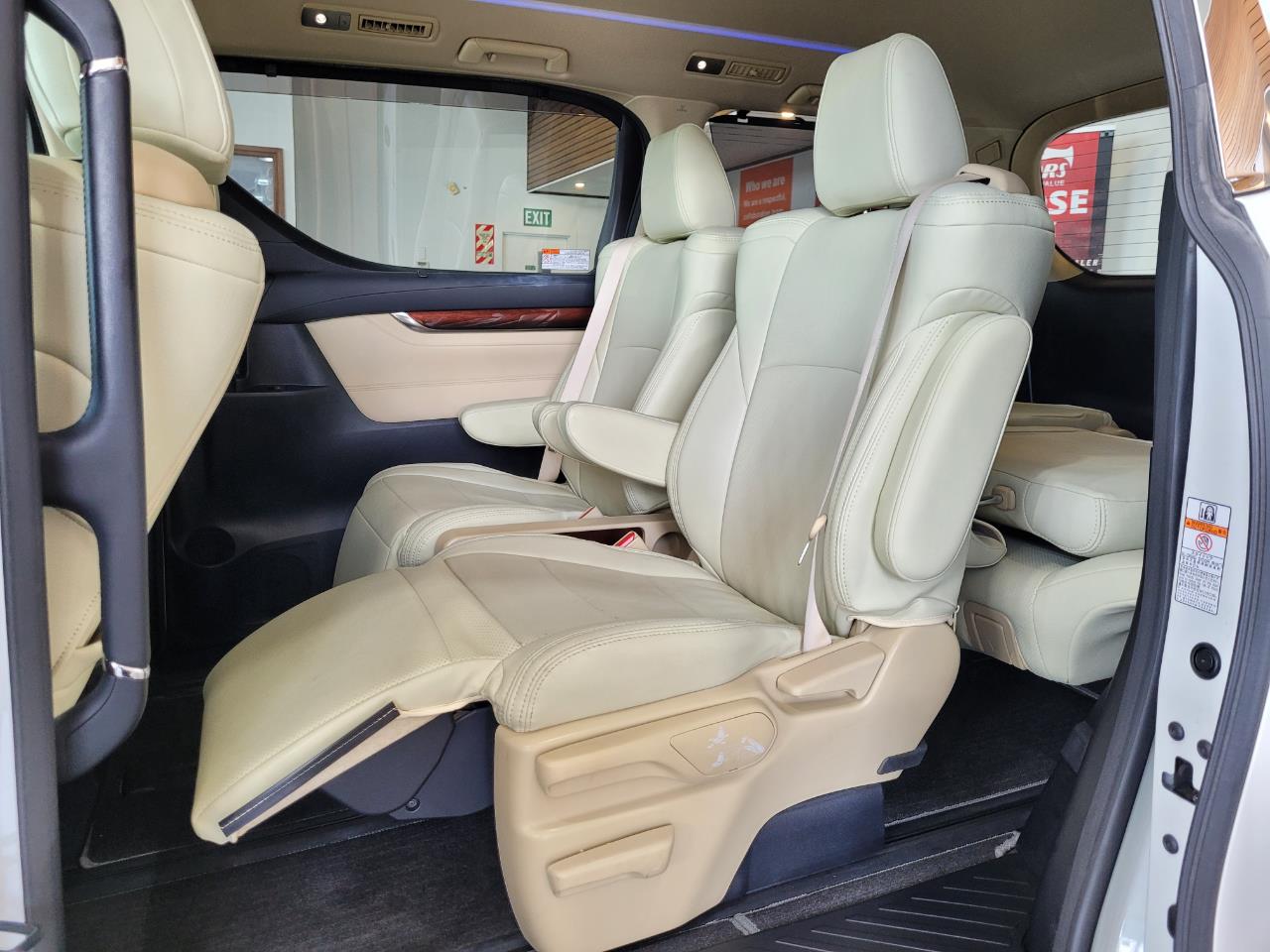 2016 Toyota Vellfire