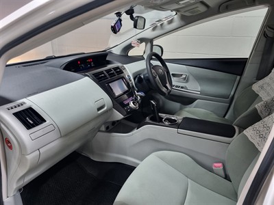 2013 Toyota Prius - Thumbnail