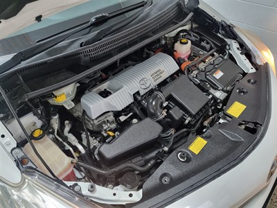 2013 Toyota Prius - Thumbnail