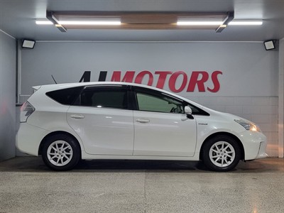 2013 Toyota Prius - Thumbnail
