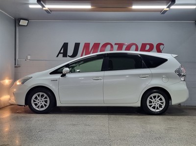 2013 Toyota Prius - Thumbnail