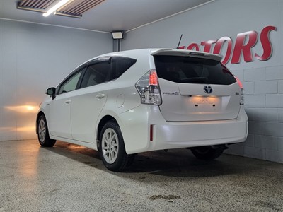 2013 Toyota Prius - Thumbnail