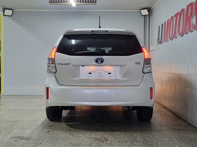 2013 Toyota Prius - Thumbnail