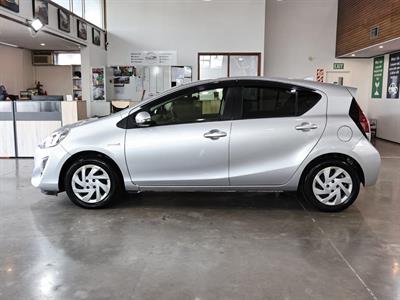 2015 Toyota Aqua - Thumbnail