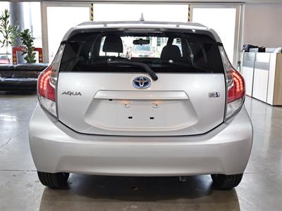 2015 Toyota Aqua - Thumbnail