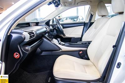 2014 Lexus IS 4D - Thumbnail