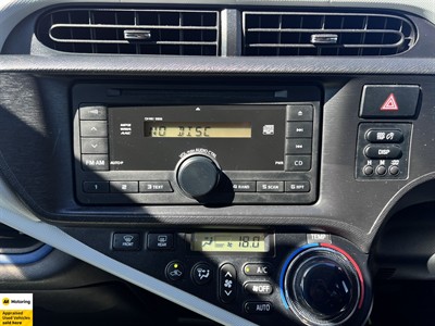 2013 Toyota Aqua - Thumbnail