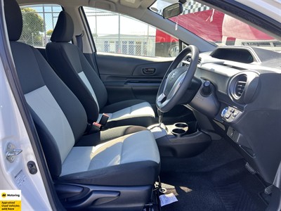 2013 Toyota Aqua - Thumbnail