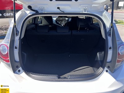 2013 Toyota Aqua - Thumbnail