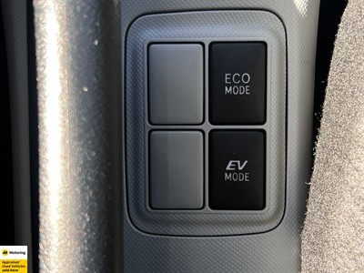 2013 Toyota Aqua - Thumbnail