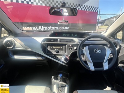 2013 Toyota Aqua - Thumbnail