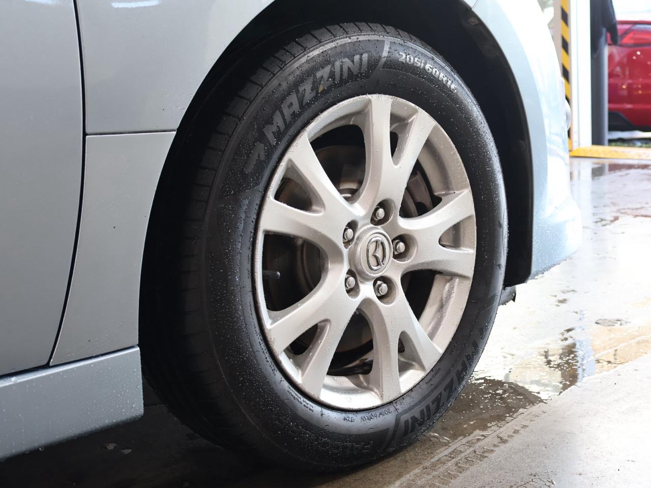 2010 Mazda Atenza