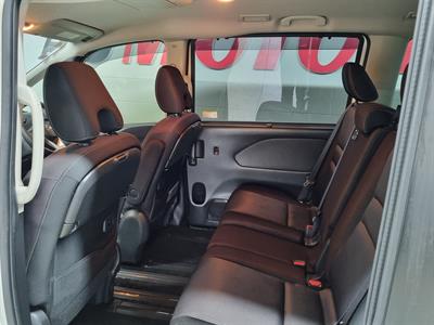 2017 Nissan Serena - Thumbnail
