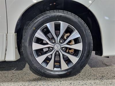 2017 Nissan Serena - Thumbnail