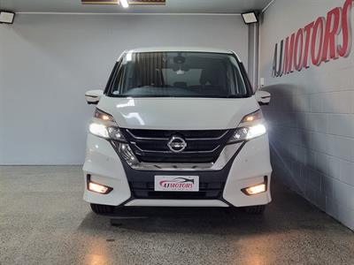 2017 Nissan Serena - Thumbnail
