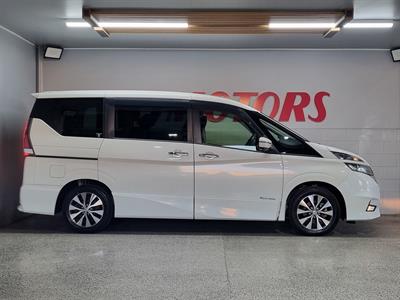 2017 Nissan Serena - Thumbnail