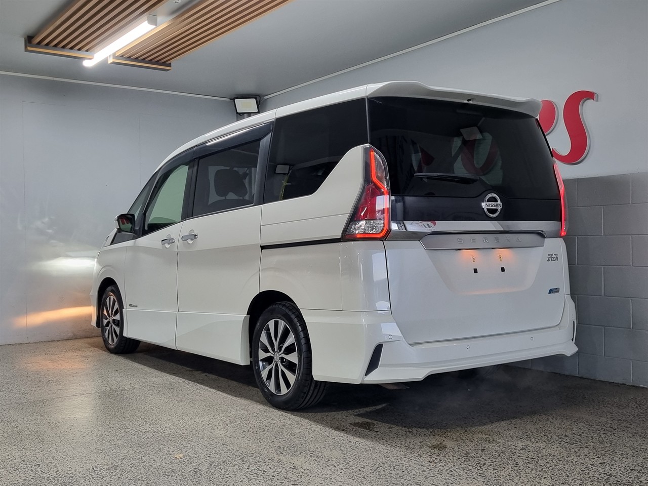 2017 Nissan Serena