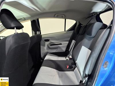 2013 Toyota Aqua - Thumbnail