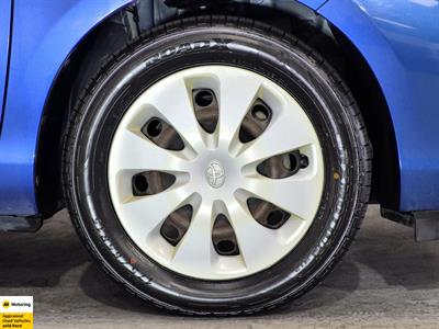 2013 Toyota Aqua - Thumbnail