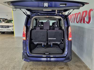 2016 Nissan Serena - Thumbnail