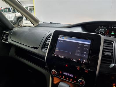 2016 Nissan Serena - Thumbnail