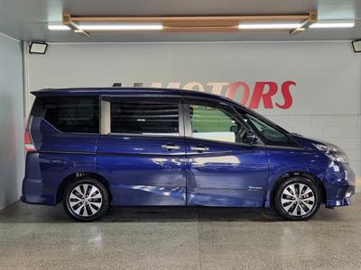 2016 Nissan Serena - Thumbnail
