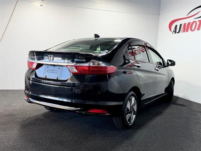 2014 Honda Grace - Thumbnail