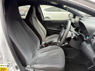 2021 Toyota Yaris - Thumbnail