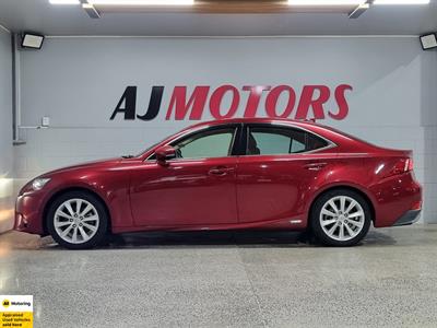 2013 Lexus IS 300h - Thumbnail