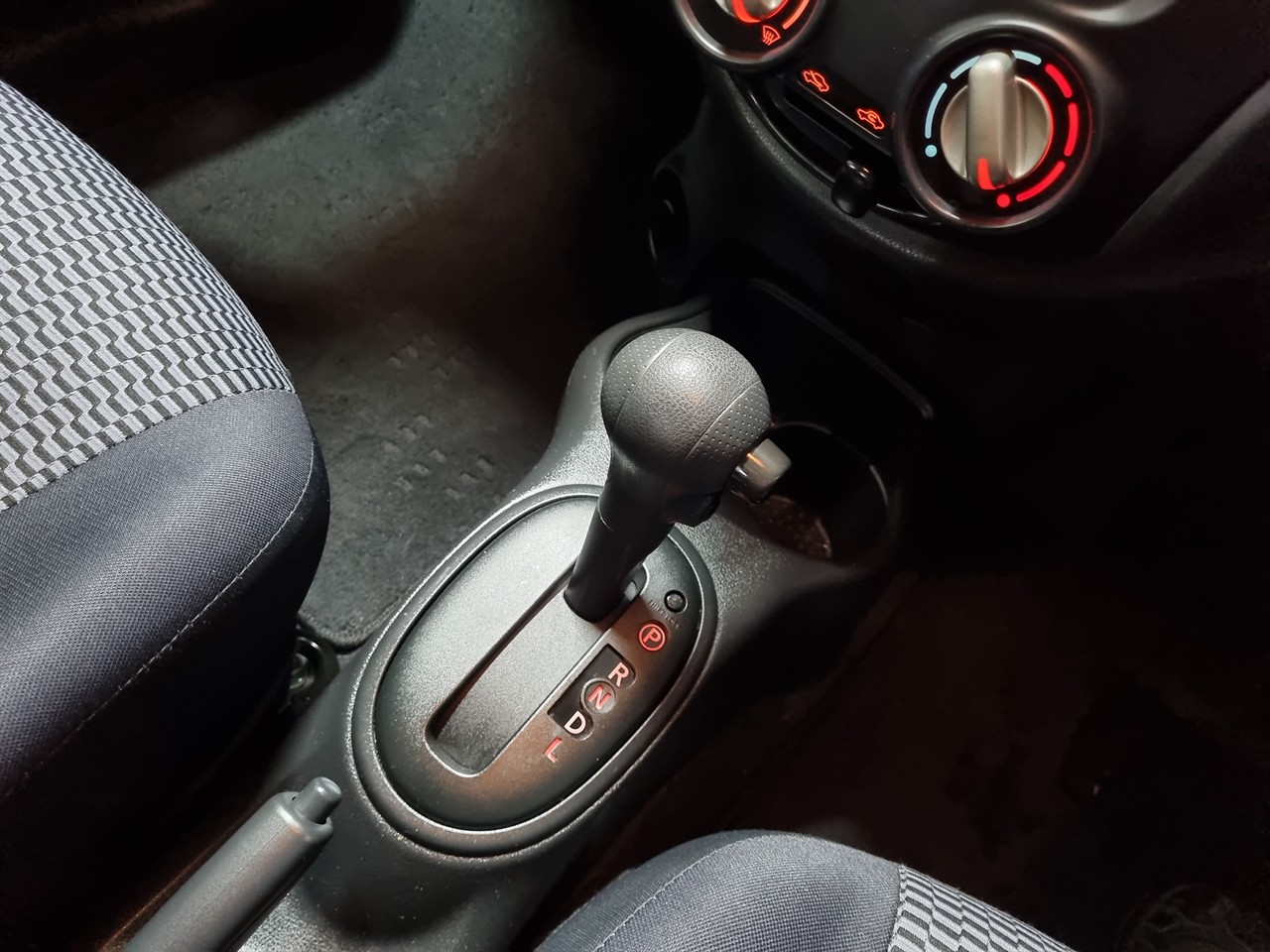 2016 Nissan March