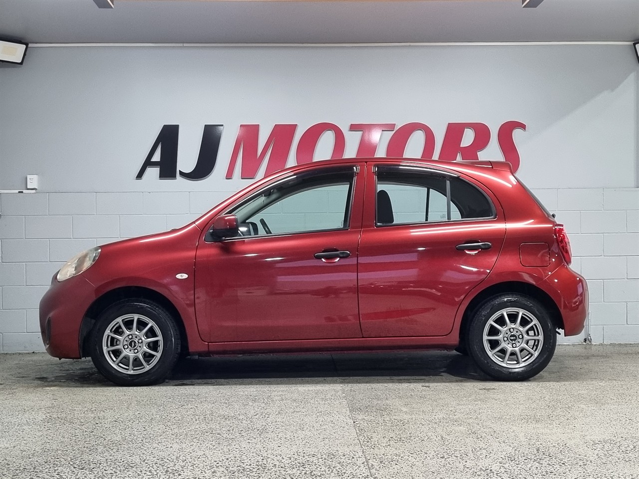 2016 Nissan March
