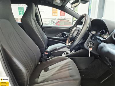 2021 Toyota Yaris - Thumbnail