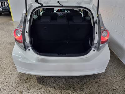 2012 Toyota Aqua - Thumbnail