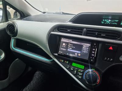 2012 Toyota Aqua - Thumbnail