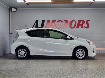 2012 Toyota Aqua - Thumbnail