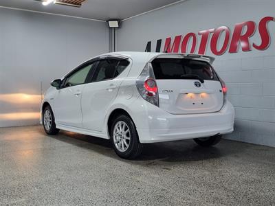 2012 Toyota Aqua - Thumbnail