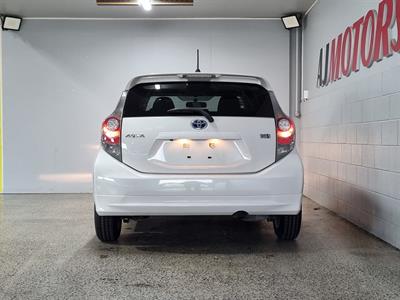 2012 Toyota Aqua - Thumbnail