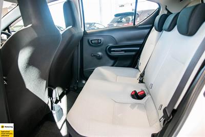 2015 Toyota Aqua - Thumbnail