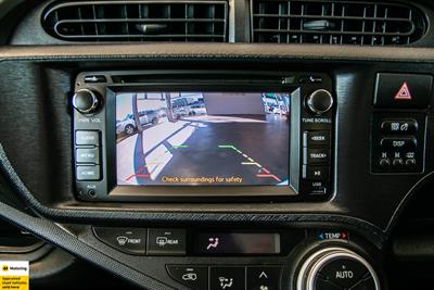 2015 Toyota Aqua - Thumbnail