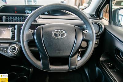 2015 Toyota Aqua - Thumbnail