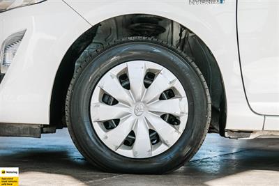 2015 Toyota Aqua - Thumbnail