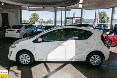 2015 Toyota Aqua - Thumbnail