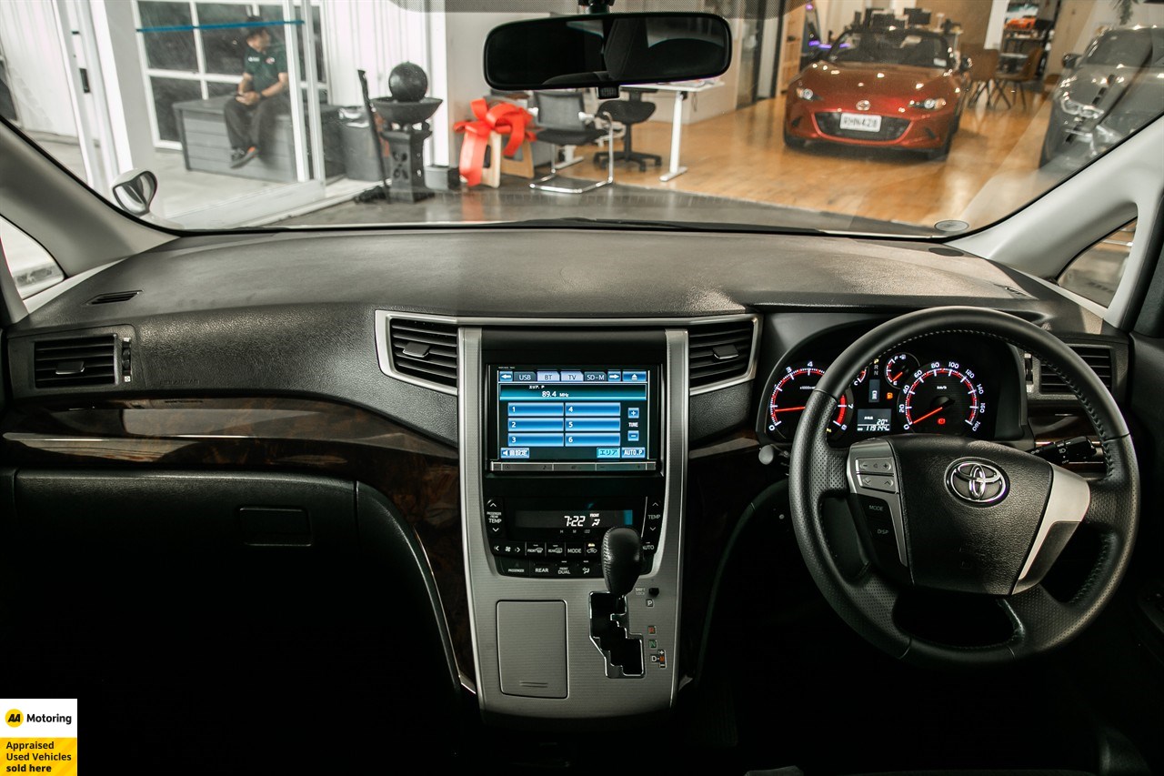 2013 Toyota Vellfire